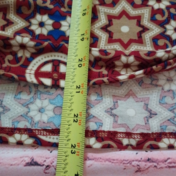 🤍 EUC LuLaRoe Red & Brown Shirt Size S - Picture 6 of 8